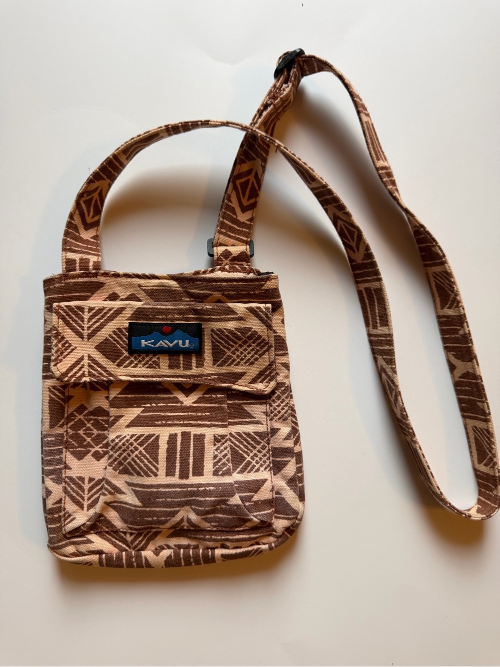 KAVU Keepalong Sling Canvas Adjustable Shoulder Crossbody Bag Aztec Outdoor